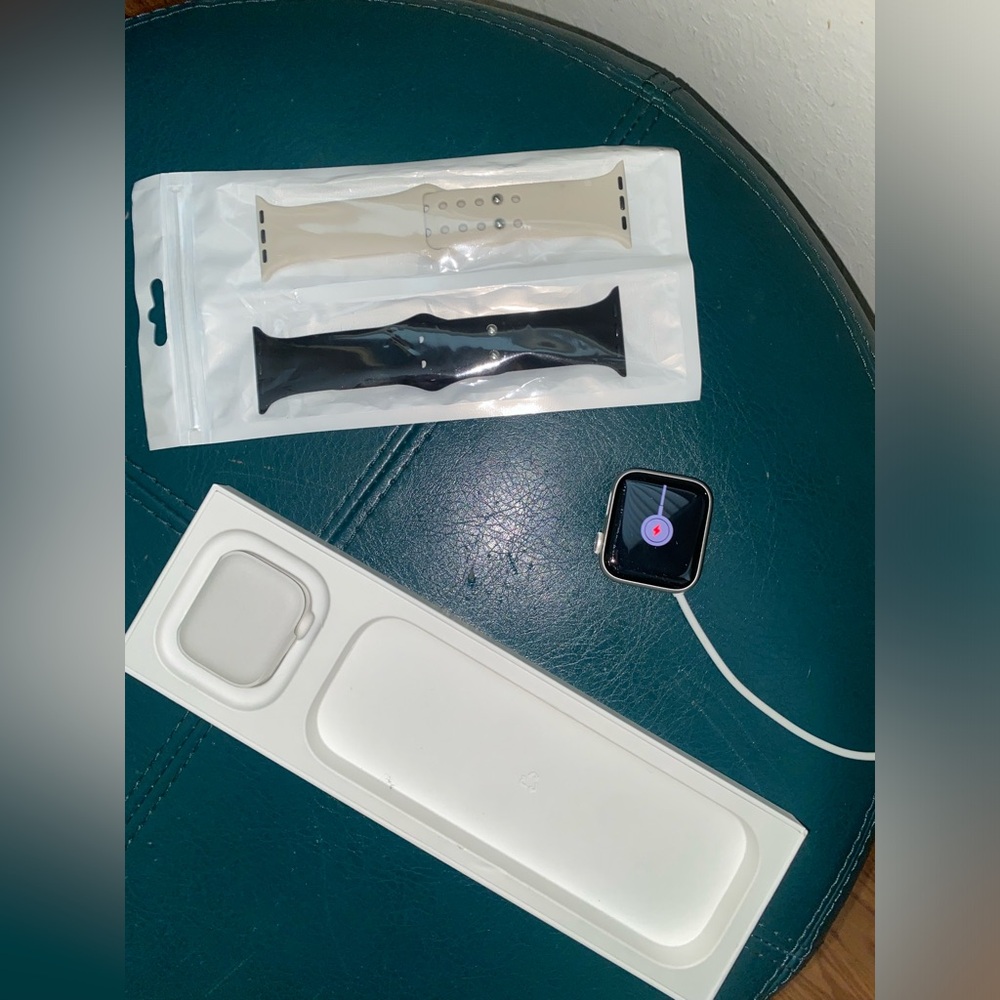 Apple Watch Series 9 41mm Starlight Aluminum w/ Charger PLUS Two NEW Straps